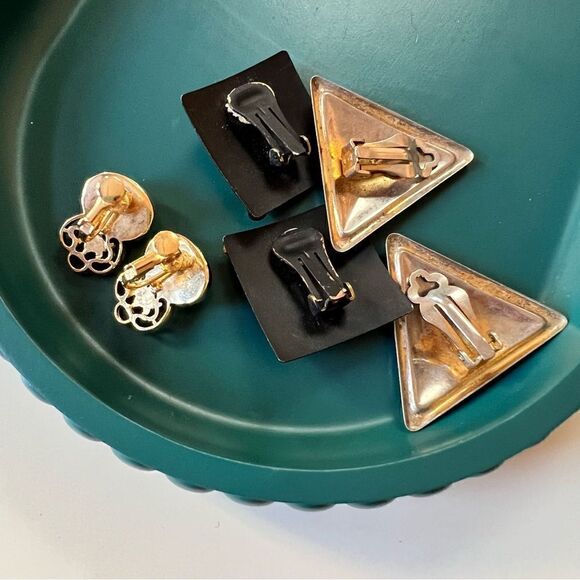 3 PAIRS Vintage Chartreuse Yello Black Clip Earrings Bundled Lot - Picture 4 of 7